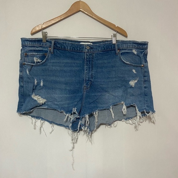 Abercrombie & Fitch EUC high rise distressed medium wash mom shorts size 36/22 - Picture 2 of 4